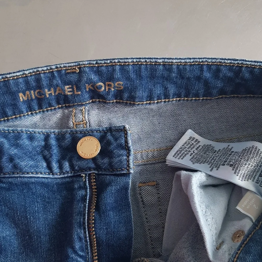 MICHAEL KORS Blue Ankle Cropped Jeans with Frayed Hem SZ 2 - Picture 3 of 6